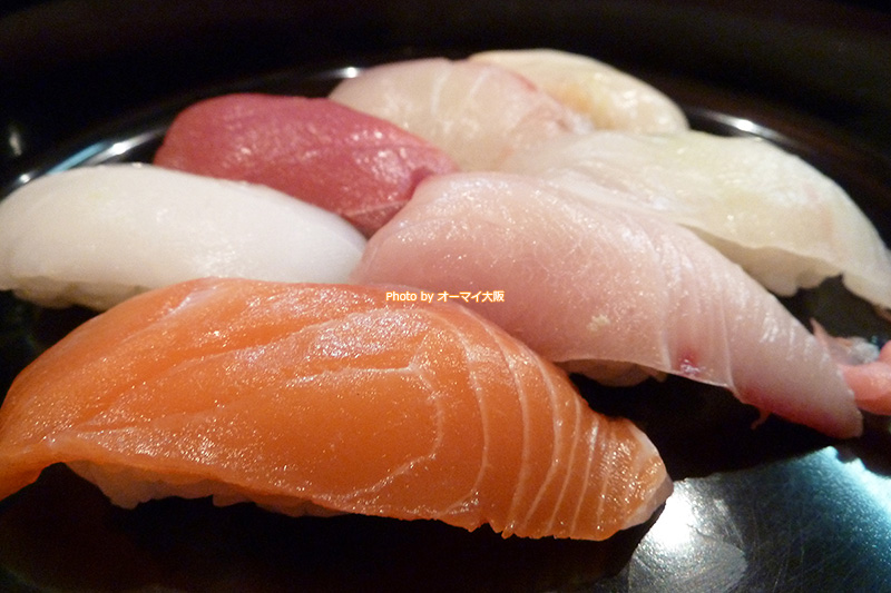 寿司「恵比寿丸」はネタが新鮮。ツヤツヤの寿司ネタを見るだけで、テンションが上がります。