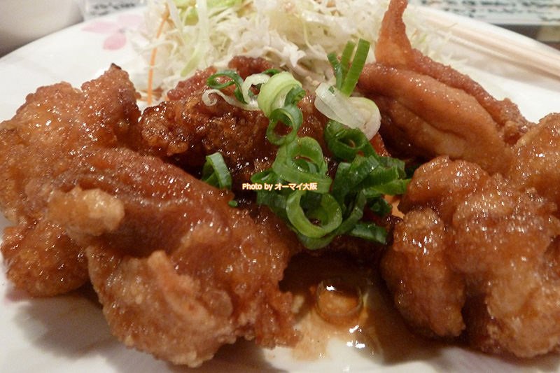 居酒屋「いけまっせ」は鶏の唐揚げ定食を500円で提供しています。ワンコインとは思えない最高のコスパとボリュームです。