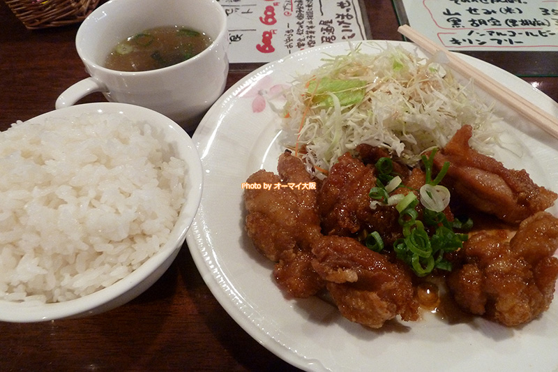 居酒屋「いけまっせ」の鶏の唐揚げ弁当は驚きの350円。テイクアウトのお弁当は女性にも人気です。