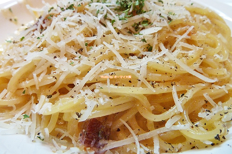 イタリア料理「イルマーレ」のカルボナーラは濃厚さを抑えたオリジナルのカルボナーラです。