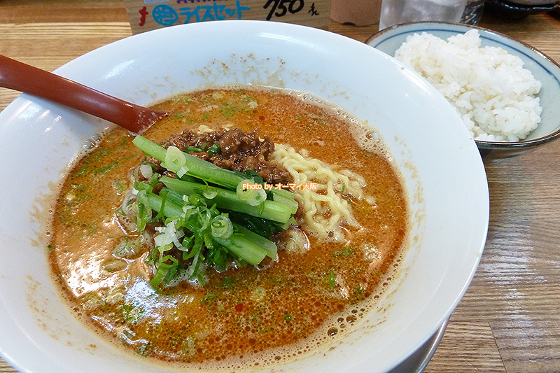 はじめてのランチは「まるたん」の白ごま担々麺ライスセットに決定。白ごま担々麺のライスセットは750円です。