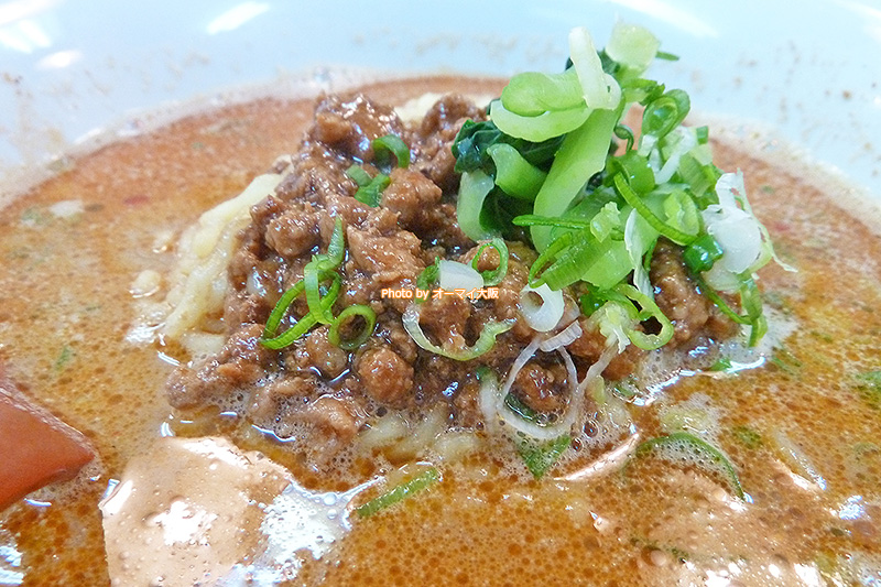 白ごま担々麺は食べやすい辛さが特徴です。