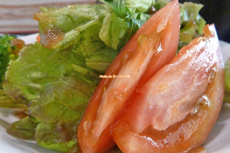 カジュアルフレンチ「ミソラ（misora）」のサラダ。彩りが鮮やかなサラダです。