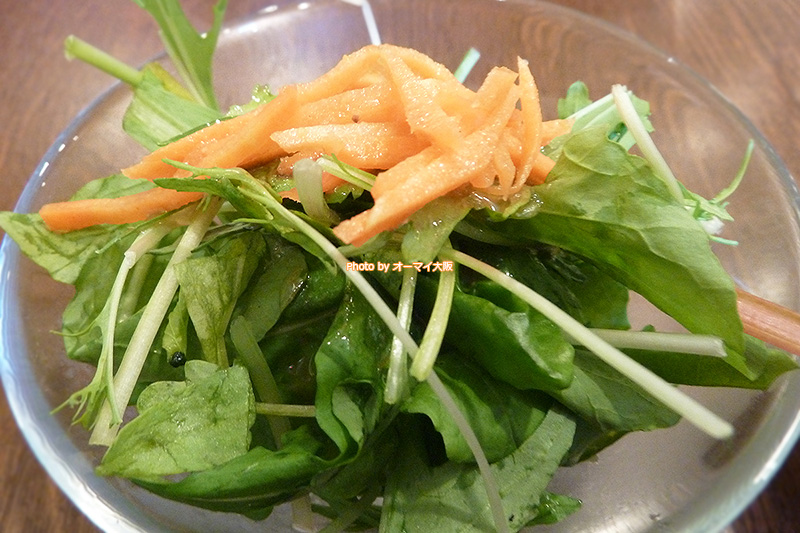 サイドメニューもおいしい「プレフェレ」。サラダがあると、健康になれる気がしてうれしいです。