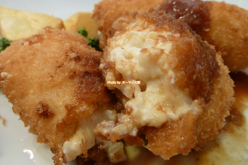 洋食店「SanSaku(サンサク)」が誇る、コーンのクリームコロッケ。コーンのクリームコロッケはみんなが大好きな定番のメニューです。