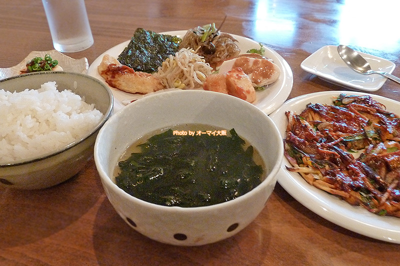 韓国料理店「S-color（スカラ）」はメニューが豊富で、本場の韓国料理を手軽に味わえます。