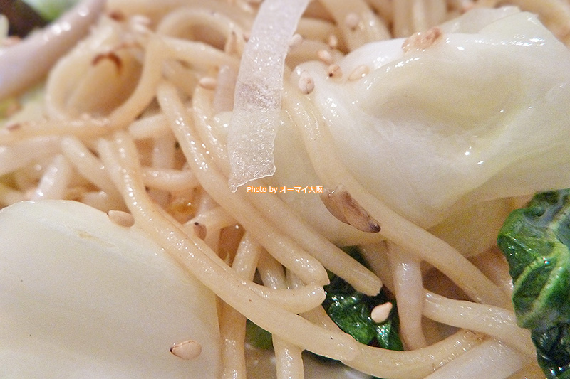 中華料理「双琉（そうりゅう）」の塩ダレ焼きそばに入っている野菜は自家製です。