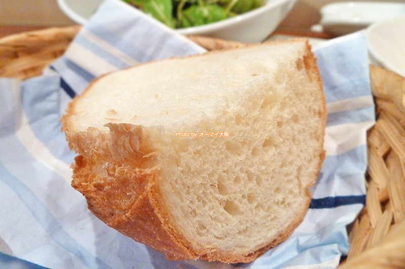 イタリア料理「タケモト」は焼きたてパンも絶品です。