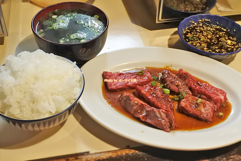 高級繁華街の北新地で上質な焼肉をリーズナブルな価格で味わえる「さつま」。実際に焼肉を食べてみると、人気の理由がよくわかります。