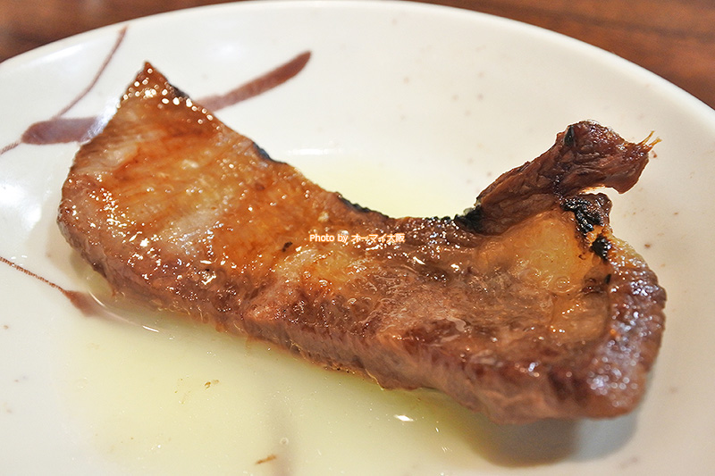 味もボリュームも申し分のない「たきもと」の「塩タン」。一人前のボリュームがすごいので、シェアして食べましょう。