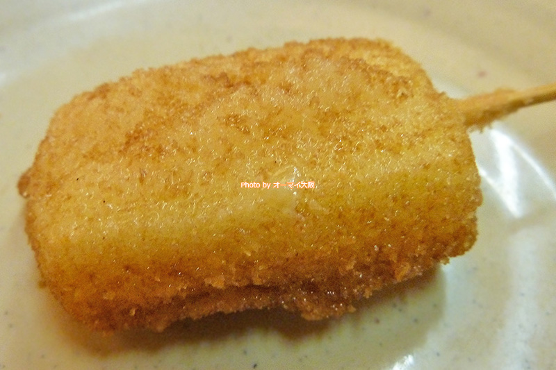 串揚げ「朝日」のチーズです。チーズの串揚げはあまり食べたことがないので、新鮮なおいしさでした。