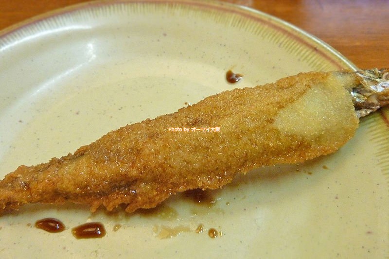 串揚げ「朝日」で食べた、ししゃもの串揚げです。