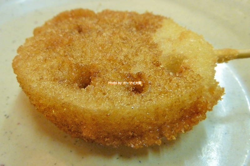 串揚げランチをじっくりと楽しめる「朝日」。席数が多いので、並ばず入店できるメリットも大きいです。