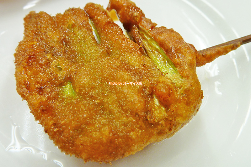 串カツ「てんぐ」に行くと野菜と肉のバランスを考えてアスパラガスの串揚げを注文することが多いです。