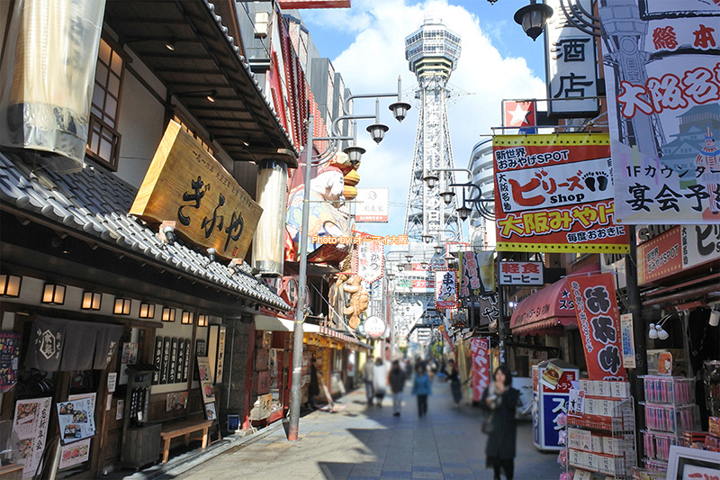 新世界の名店「ぎふや本家」の外観です。