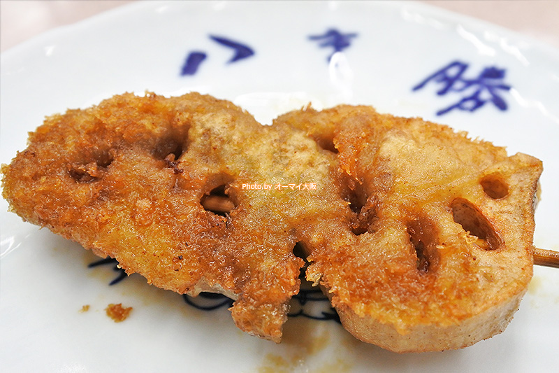 レンコンの串揚げは1本150円。途中で野菜の串揚げを入れると、味に変化が出て、食べやすいです。