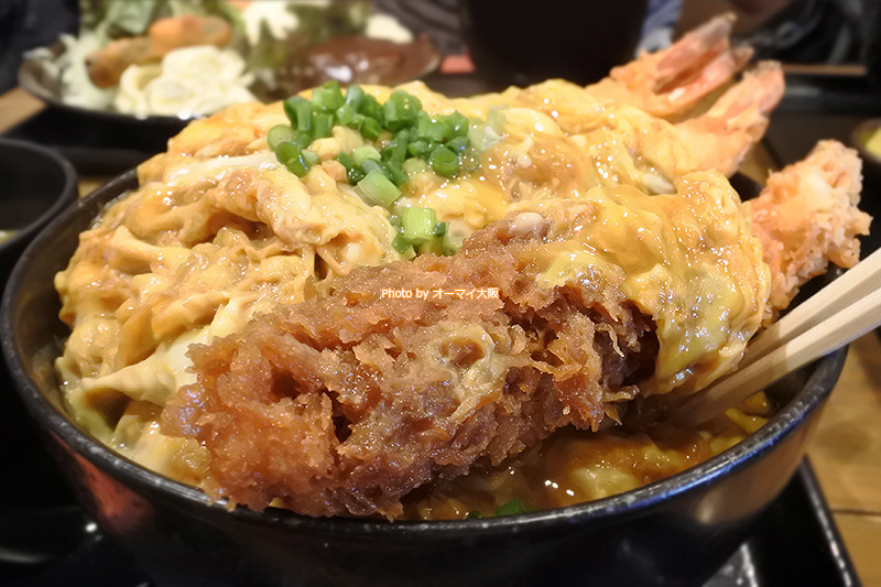 えび丼の価格は並盛りが1000円、大盛りが1300円です。