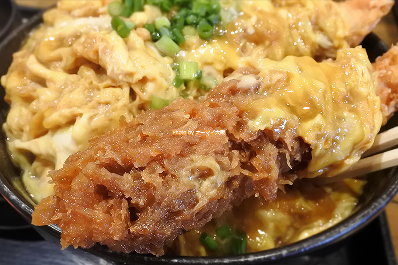 えび丼のライスの量は並盛りが1.5合、大盛りが3合です。たくさん食べられる自信のあるみなさんはぜひ大盛りにチャレンジしてみてくださいませ。