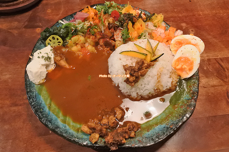 美しいビジュアルを誇る「ボタニカリー」。写真を撮影するカレーファンの気持ちがよくわかります。