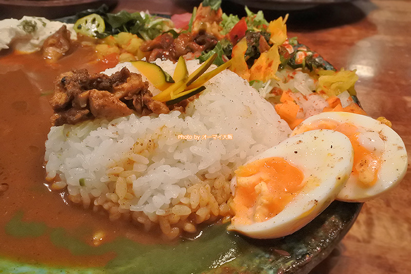 カレー専門店「ボタニカリー」はトッピングの玉子ピクルスと自家製クリームチーズ豆腐が絶品です。