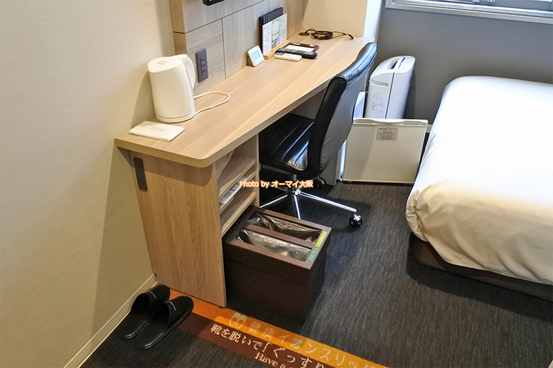 スリッパは使い捨てじゃなく、洗浄したスリッパです。