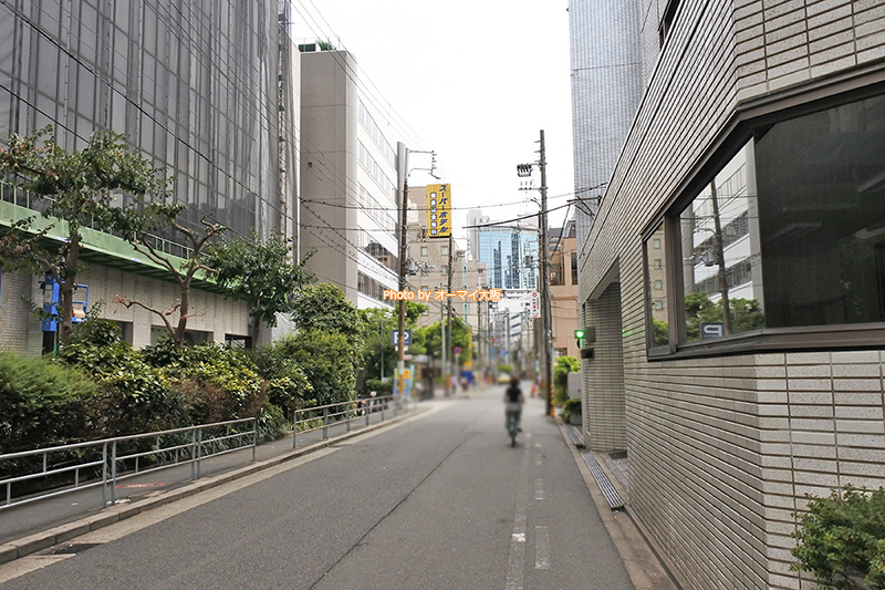 ビジネスホテル「スーパーホテル梅田肥後橋」の黄色い看板を目指しましょう。