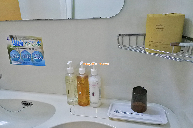 アメニティは歯ブラシとコップだけです。