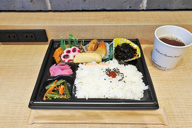 和食の弁当は品数が多く、おいしかったです。