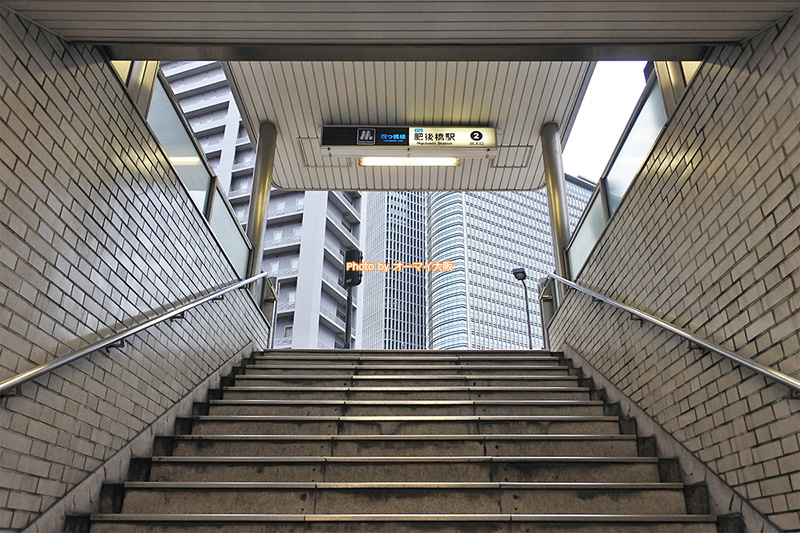 ビジネスホテル「ウェリナホテルプレミア中之島イースト」は最寄り駅の肥後橋駅の2番出入口から移動するとわかりやすいです。