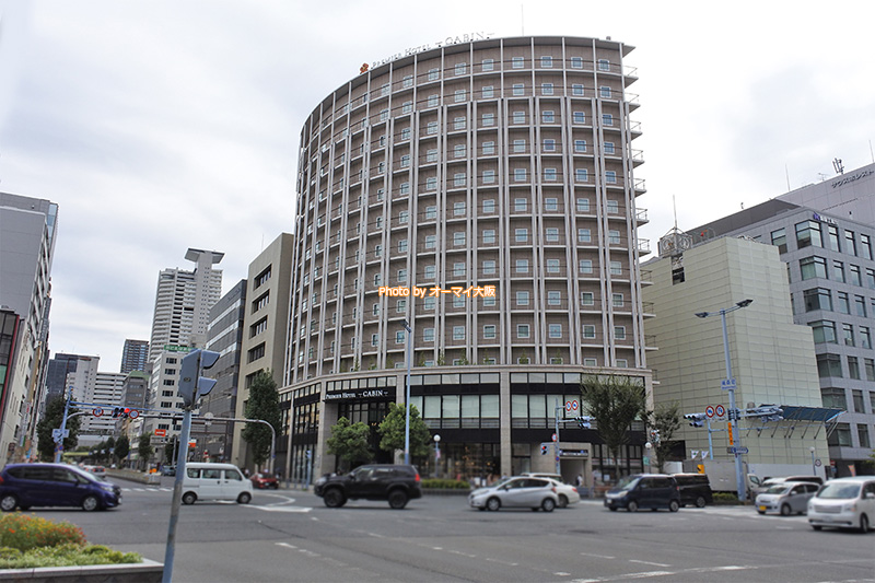 抜群のアクセスを誇る「プレミアホテルCABIN大阪」の外観です。