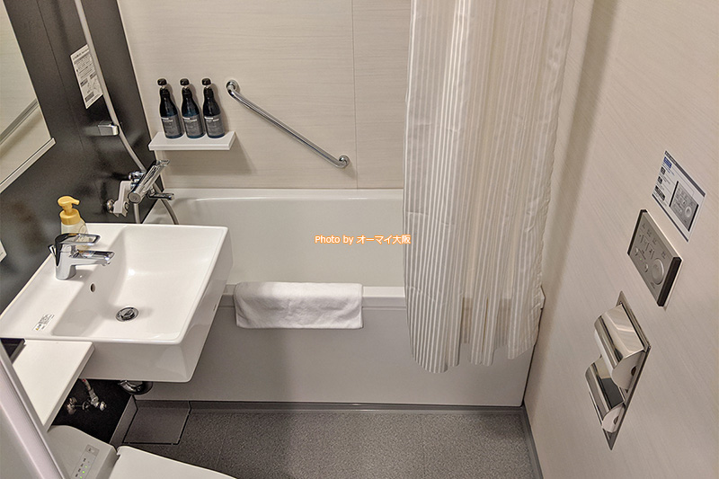 風呂とトイレが別々になっている「プレミアホテルキャビン大阪」の浴室です。