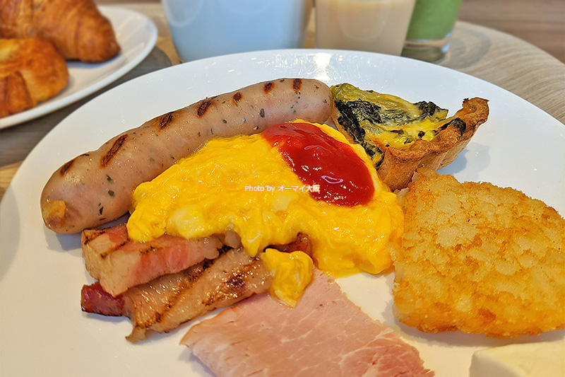 イベリコ豚のハムとハーブのソーセージは「プレミアホテルキャビン大阪」を代表する人気メニューです。