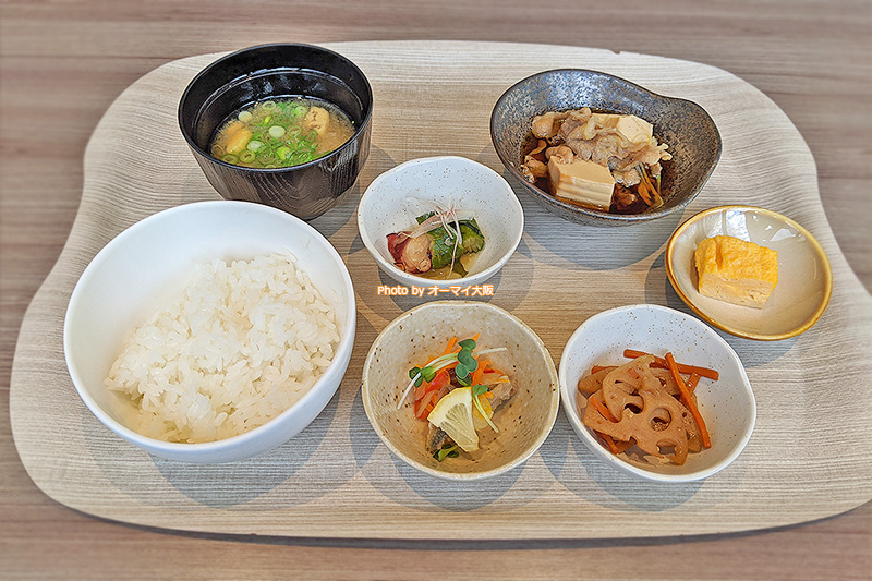 評判の和食が並ぶ「プレミアホテルキャビン大阪」の食べ放題の朝食バイキングの和食メニューです。