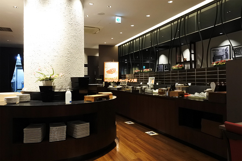 USJアソシエイトホテル「クインテッサホテル大阪ベイ」の朝食はバラエティ豊かな80種類のメニューが並びます。