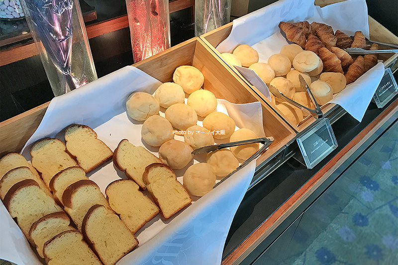 パンの種類が豊富で、うれしい無料サービスです。