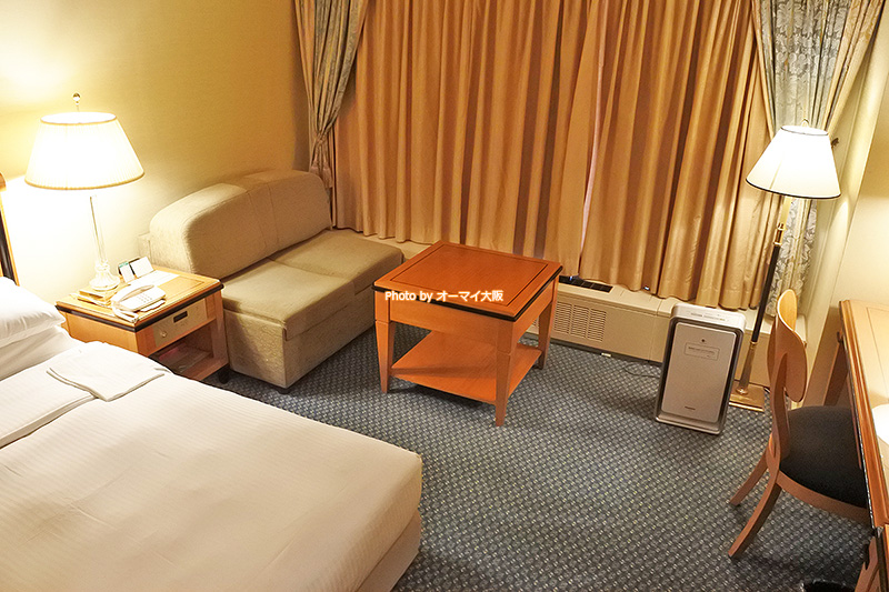 客室の設備やアメニティがきちんとそろっている「リーガロイヤルホテル大阪」のスーペリアフロアのダブルルームです。