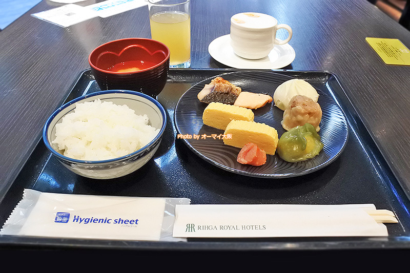 ホテルメイドの和食はシンプルで日本人の和食という感じです。