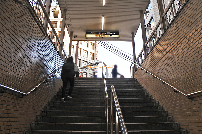 大阪メトロの日本橋駅からビジネスホテル「スーパーホテルなんば日本橋」は歩いて3分で到着します。