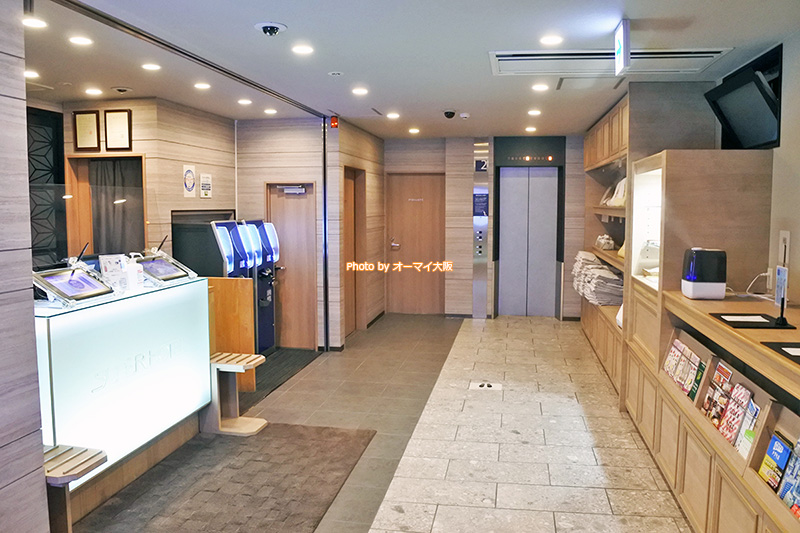 キレイな内観が魅力の「スーパーホテルなんば日本橋」です。