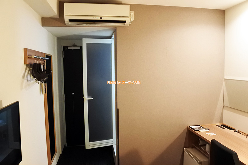 安く宿泊できる「スーパーホテルなんば日本橋」は格安ビジネスホテルですが、、風呂もアメニティもきちんとあります。