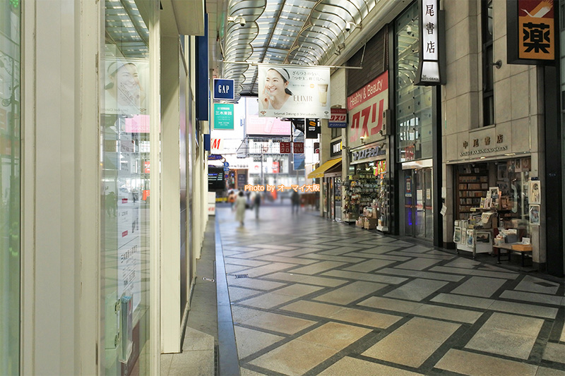 心斎橋筋商店街の「ユニクロ」が目印です。