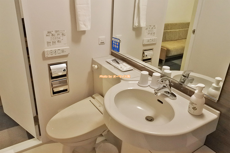 ビジネスホテル「相鉄フレッサイン 大阪心斎橋」はバスルームのアメニティがシンプルです。