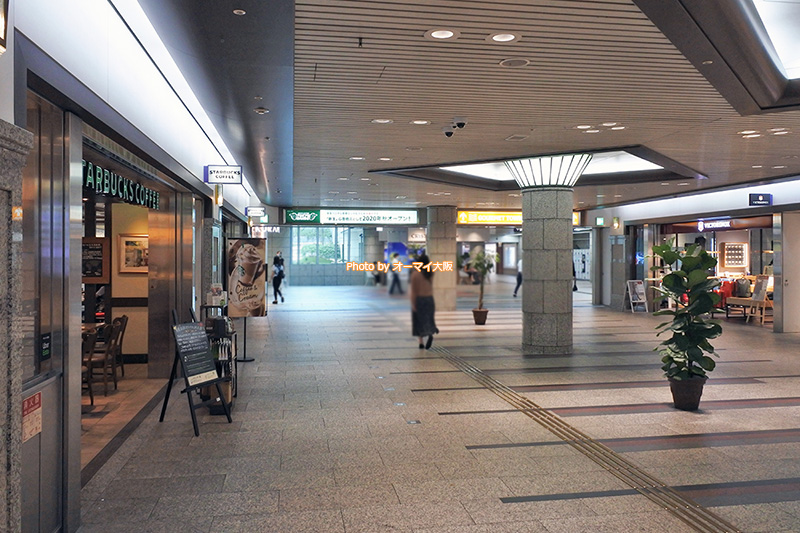 改札からビジネスホテル「相鉄フレッサイン 大阪心斎橋」は歩いて5分です。