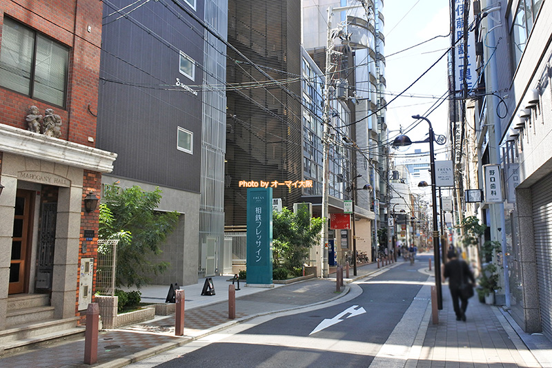 ビジネスホテル「相鉄フレッサイン 大阪心斎橋」の外観です。戎橋筋商店街が近くにあります。
