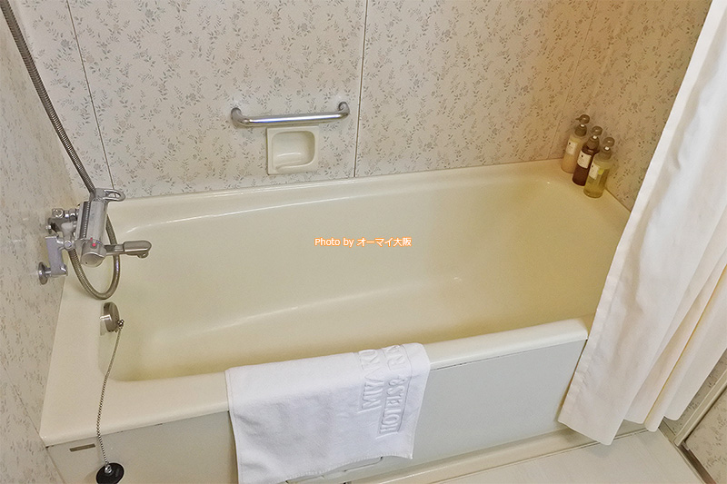 バスタブが意外と広い「天王寺都ホテル」の「スーペリアツイン」です。