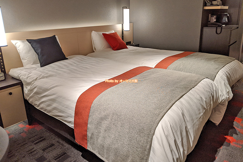 スタンダードツインの部屋のベッド幅は約100センチでした。