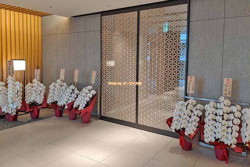 新規オープンが大きな話題となった「ホテル阪急レスパイア大阪」のエントランスです。