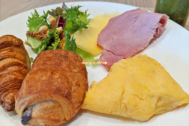 60種類のメニューが並ぶ「ホテル阪急レスパイア大阪」のモーニングビュッフェ。朝食をしっかり食べると元気が出ます。