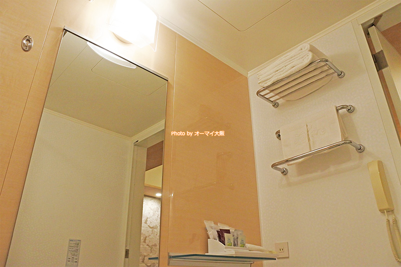 全館禁煙ホテル「エルセラーン大阪」は、バスルームにタオルを2枚ずつ用意してくれます。