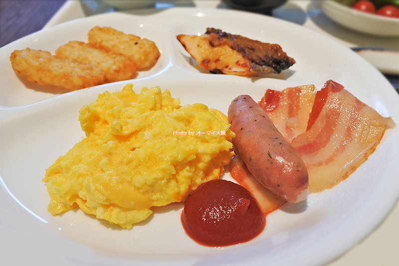 開放的なスペースで朝食ブッフェを食べられるところが「ホテルエルセラーン大阪」の魅力です。